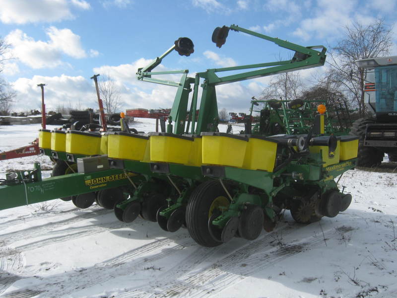 Planting Equipment  John Deere 1760 Planter   Photo